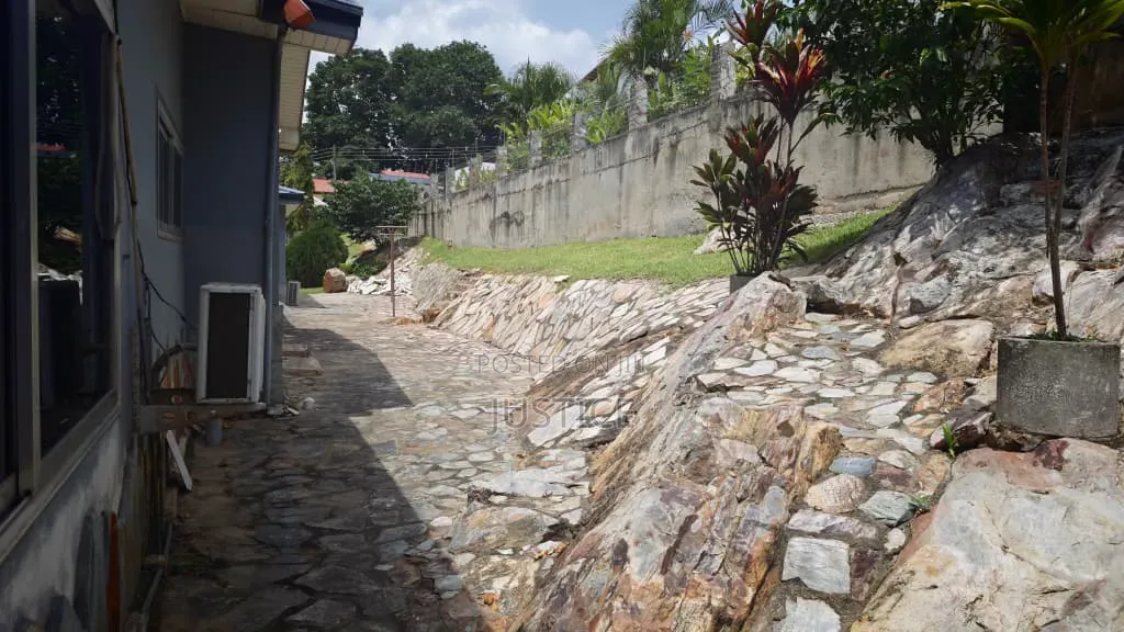 5bdrm House in Aburi for sale