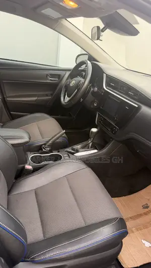 Toyota Corolla SE 4dr Sedan (1.8L 4cyl CVT) 2017 Blue
