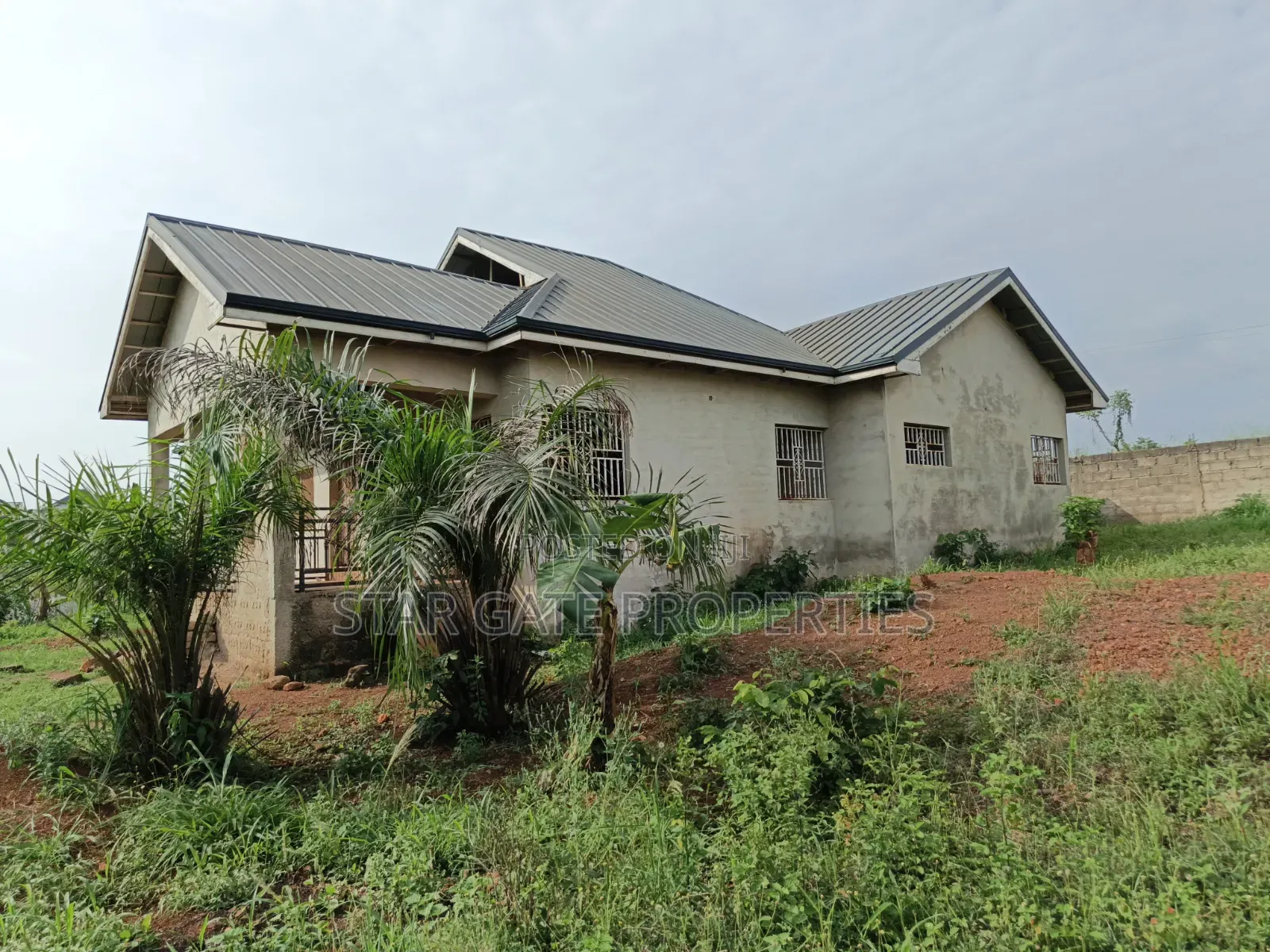 4bdrm House in Abrepo Asuofia Road, Atwima Nwabiagya for sale