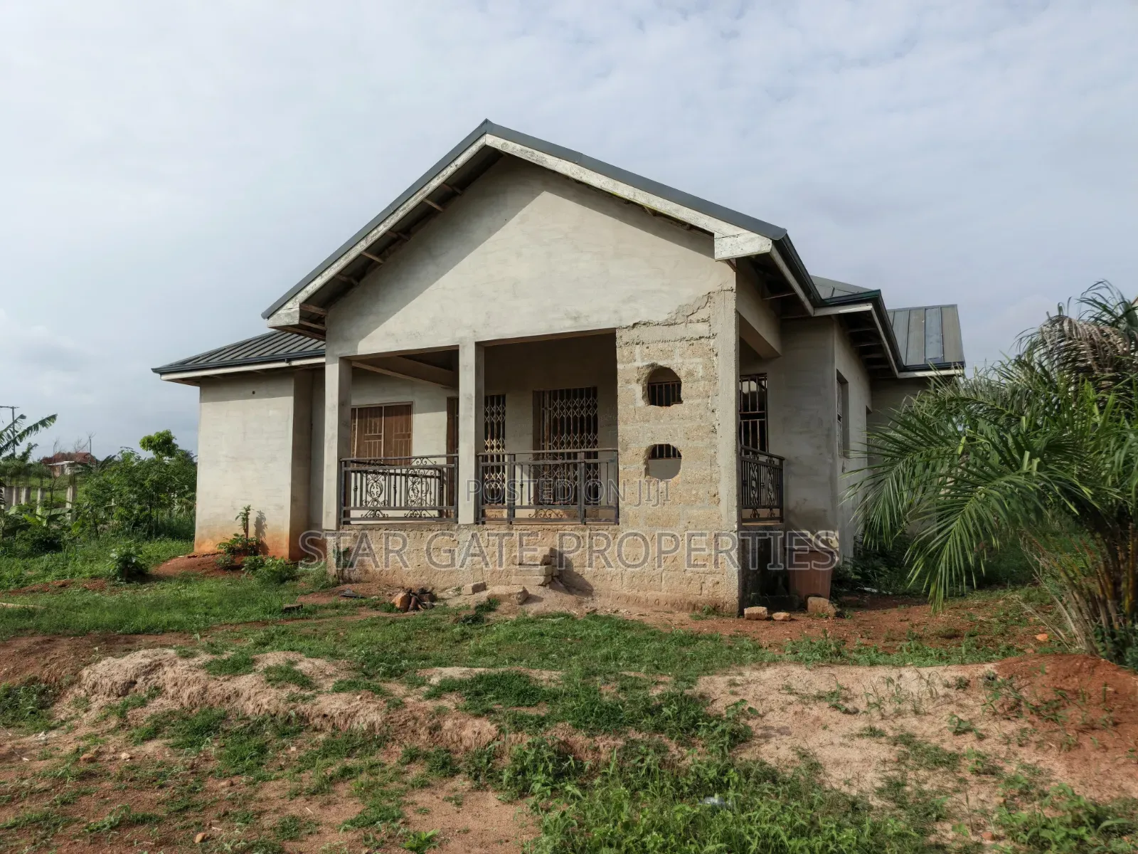 4bdrm House in Abrepo Asuofia Road, Atwima Nwabiagya for sale