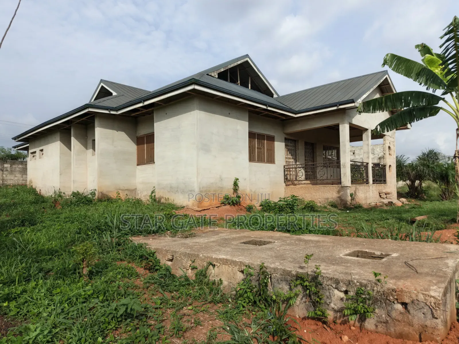 4bdrm House in Abrepo Asuofia Road, Atwima Nwabiagya for sale