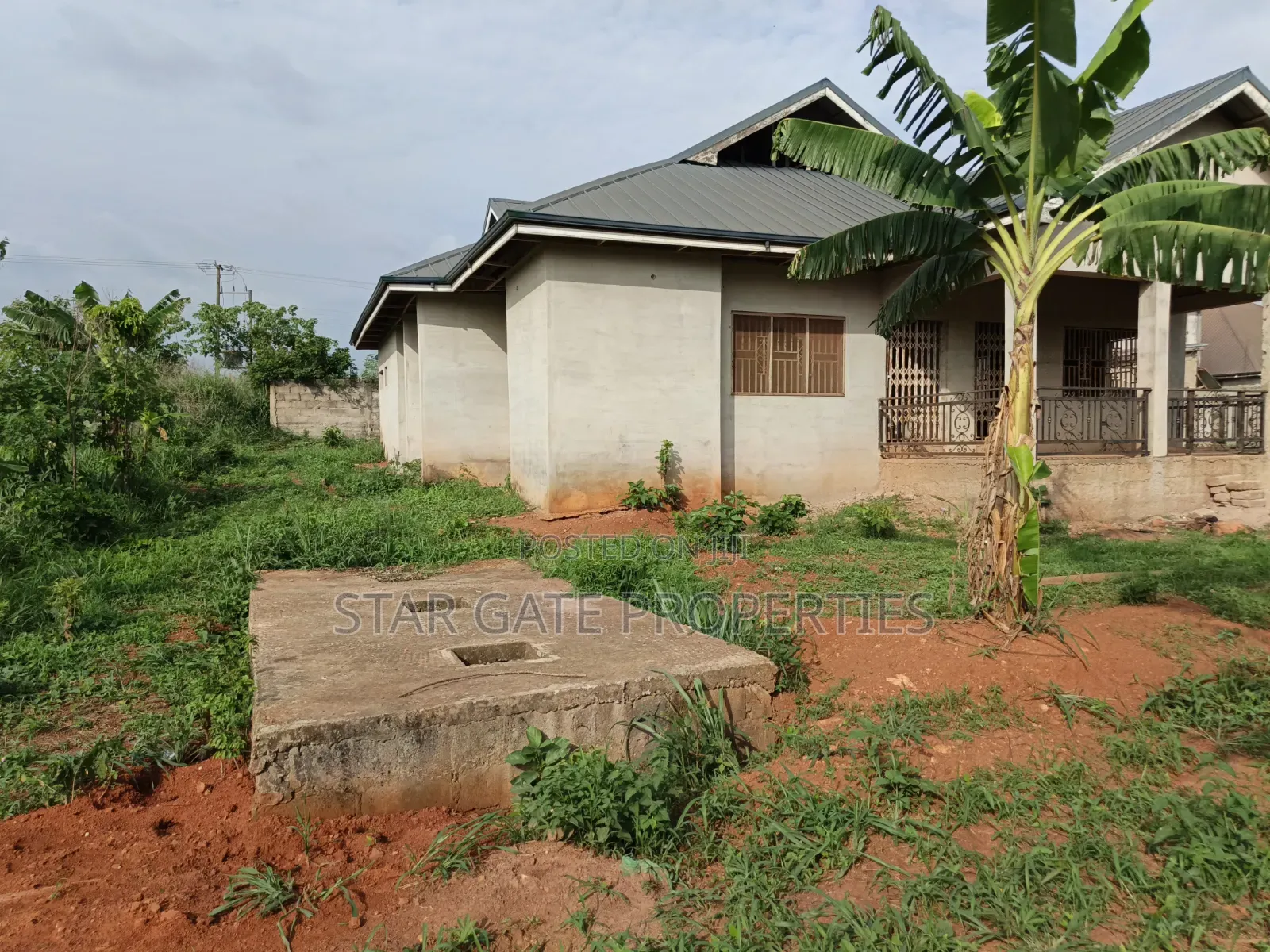 4bdrm House in Abrepo Asuofia Road, Atwima Nwabiagya for sale
