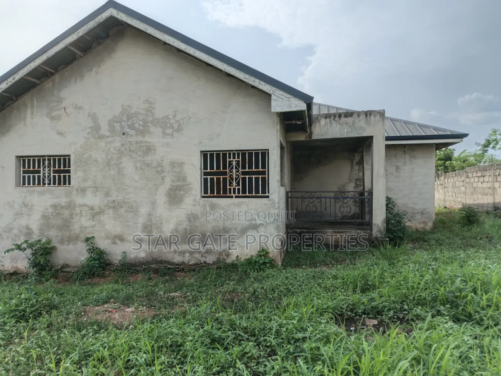 4bdrm House in Abrepo Asuofia Road, Atwima Nwabiagya for sale