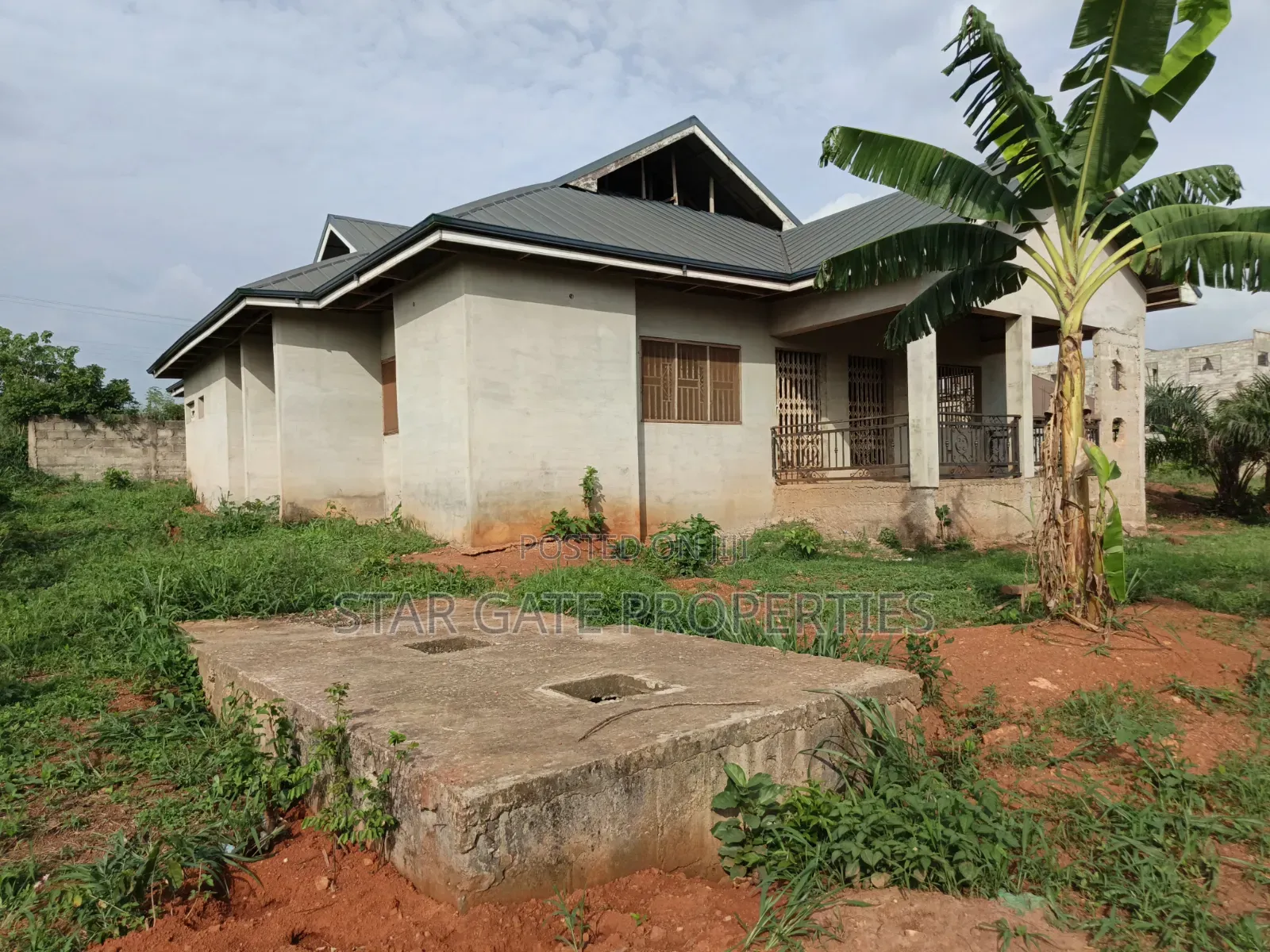 4bdrm House in Abrepo Asuofia Road, Atwima Nwabiagya for sale