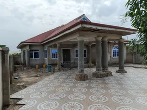 3bdrm House in Abrepo Asuofia Road, Atwima Nwabiagya for sale