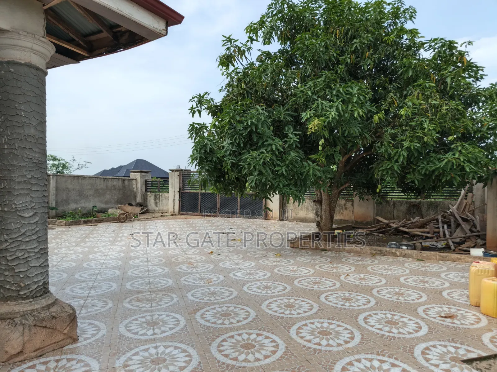 3bdrm House in Abrepo Asuofia Road, Atwima Nwabiagya for sale