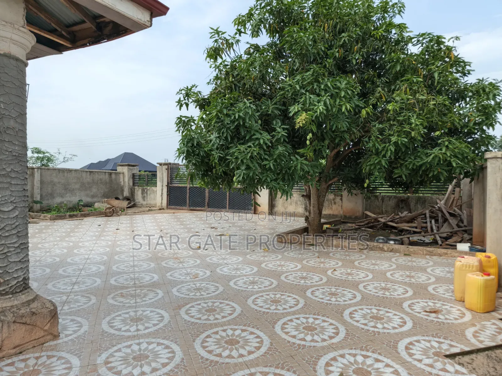 3bdrm House in Abrepo Asuofia Road, Atwima Nwabiagya for sale