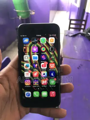 Apple iPhone SE (2020) 64 GB Black