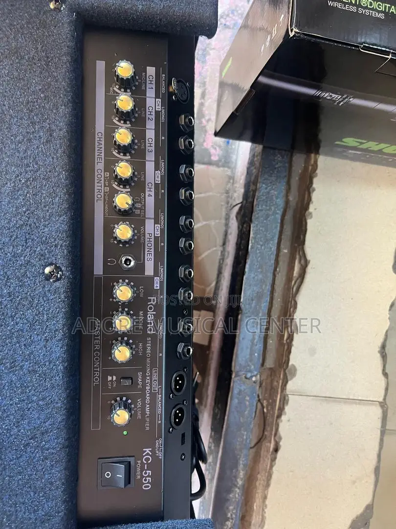 Roland Kc550 Keyboard Combo