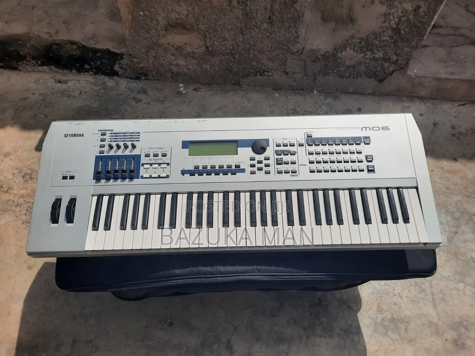 Yamaha Mo6