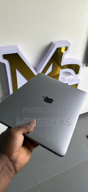 Laptop Apple MacBook Pro 2020 16GB Intel Core i5 SSD 512GB
