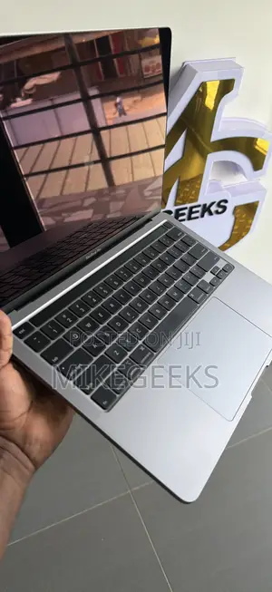 Laptop Apple MacBook Pro 2020 16GB Intel Core i5 SSD 512GB
