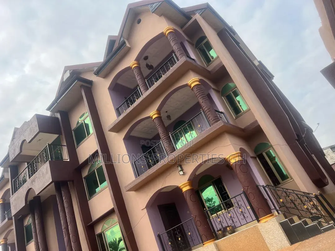 20bdrm Block of Flats in Millions Properties, Kumasi Metropolitan