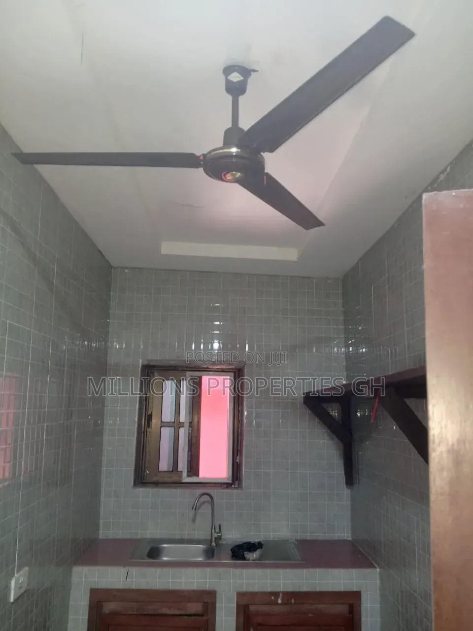 20bdrm Block of Flats in Millions Properties, Kumasi Metropolitan
