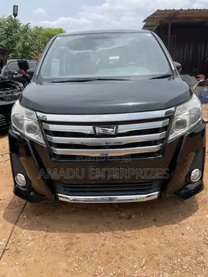 Toyota Noah 2.0 AWD (8 Seater) 2014 Black