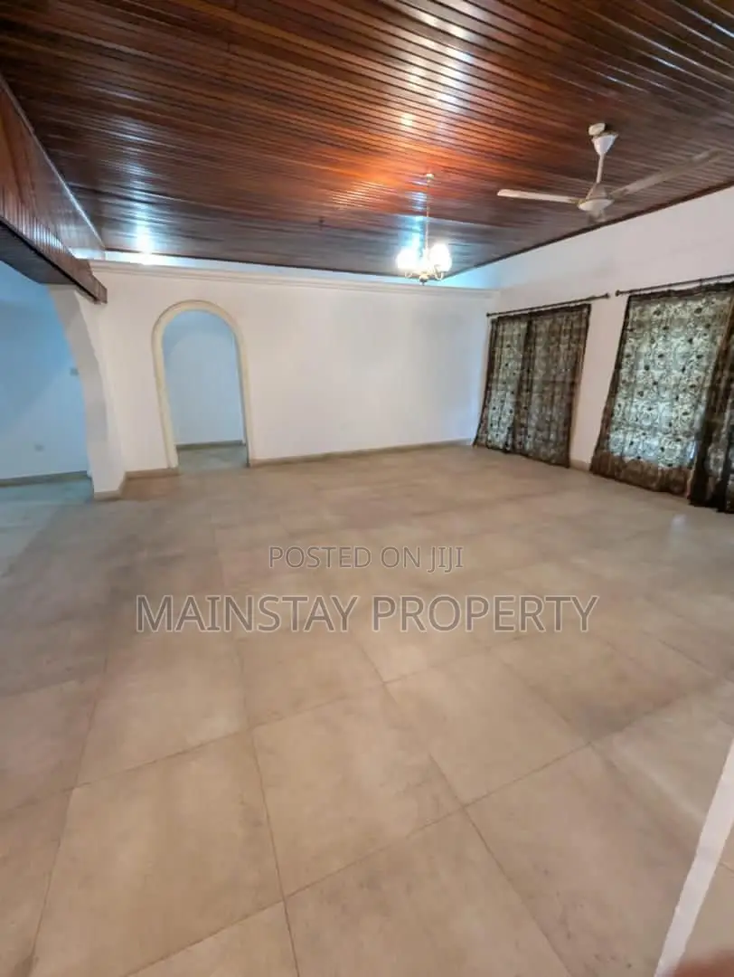 5bdrm House in Mainstay Estates, Achimota for sale