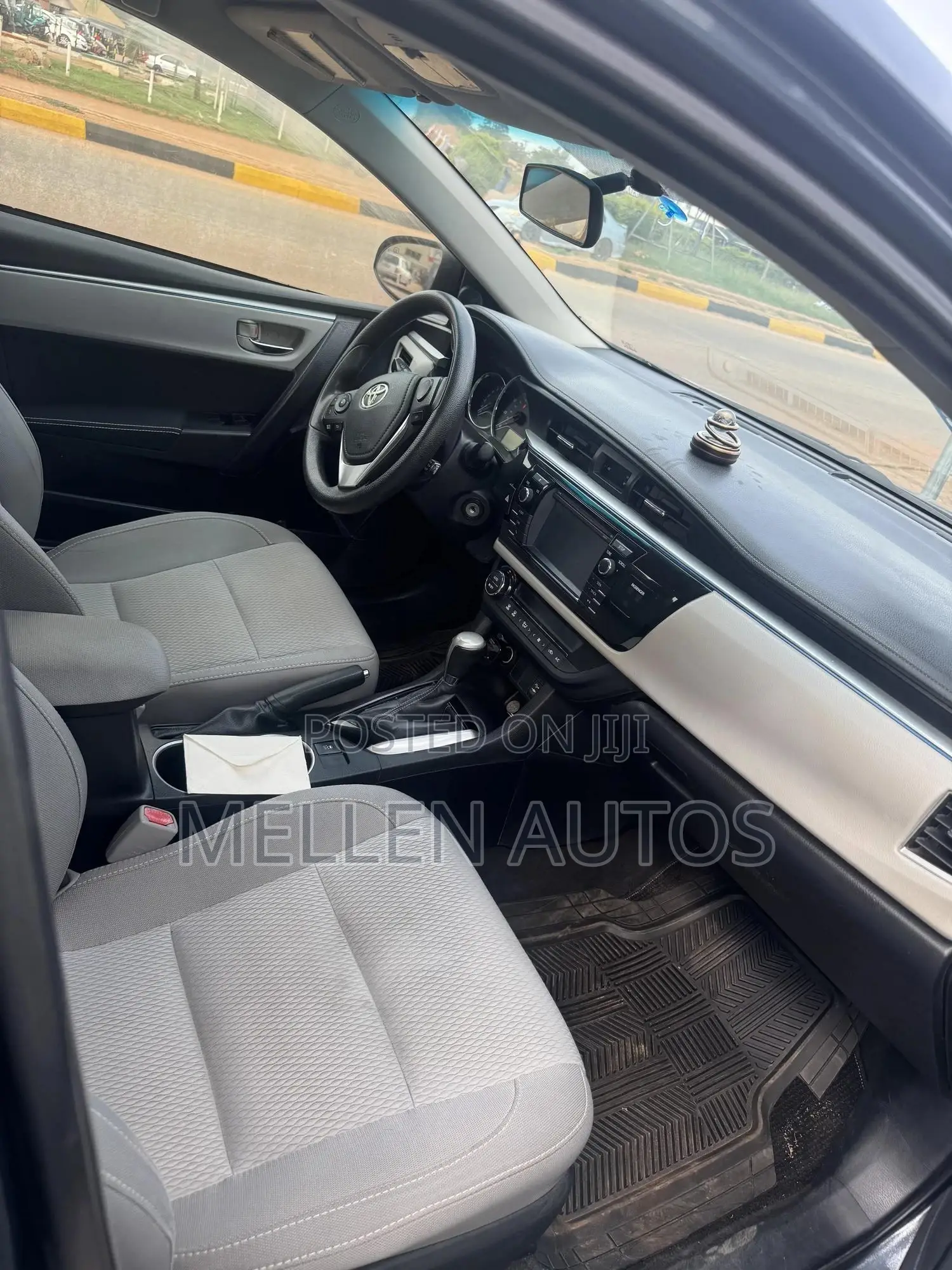 Toyota Corolla LE 4dr Sedan (1.8L 4cyl CVT) 2016 Gray