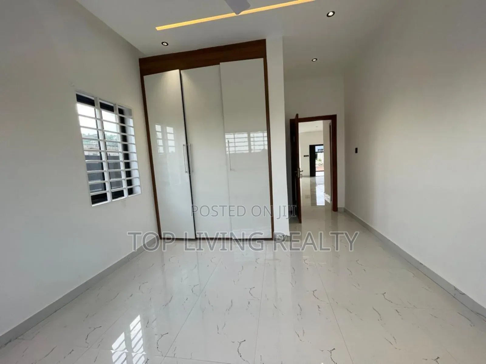 4bdrm Duplex in Ayi Mensa, Oyarifa for sale