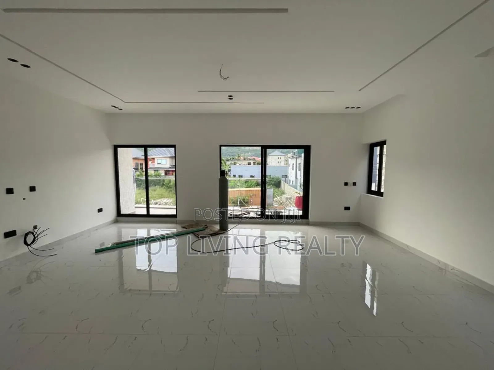 4bdrm Duplex in Ayi Mensa, Oyarifa for sale