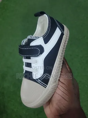 Sneakers Size 23