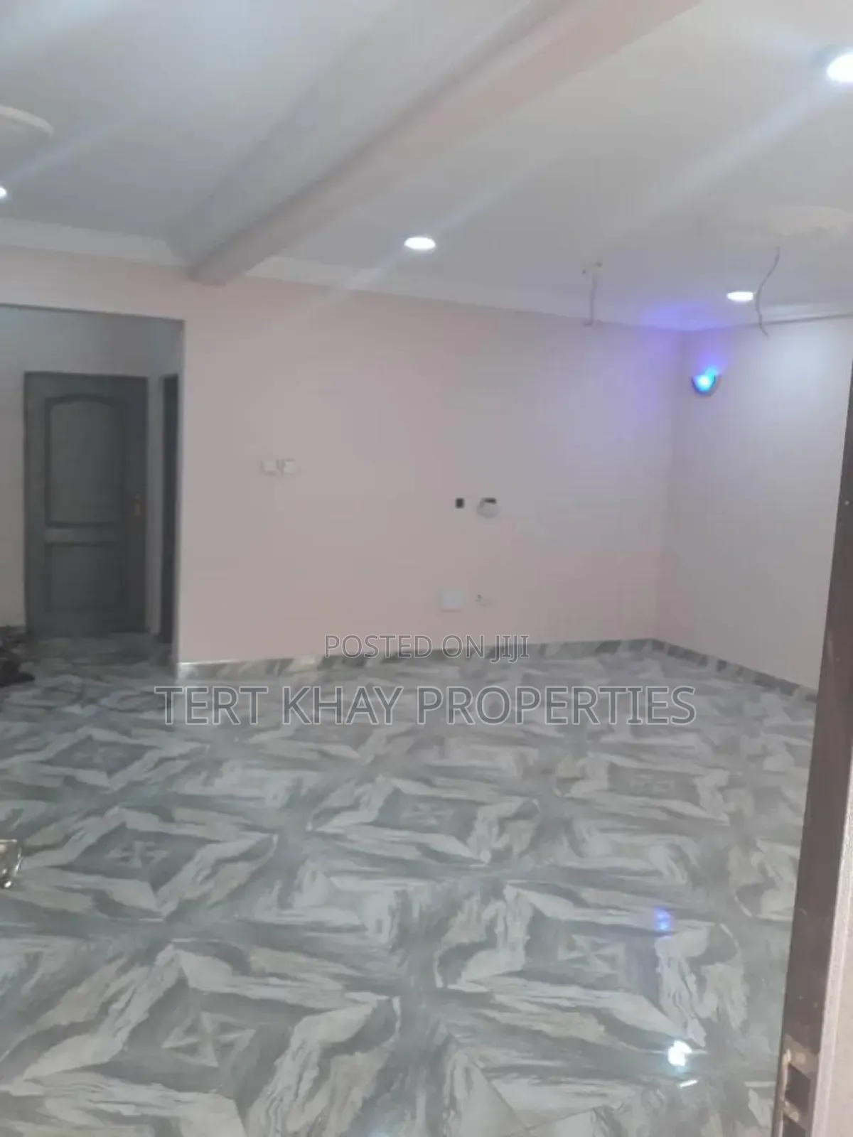 6bdrm Apartment in Comet'S, Kwabenya for sale