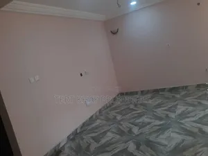 6bdrm Apartment in Comet'S, Kwabenya for sale