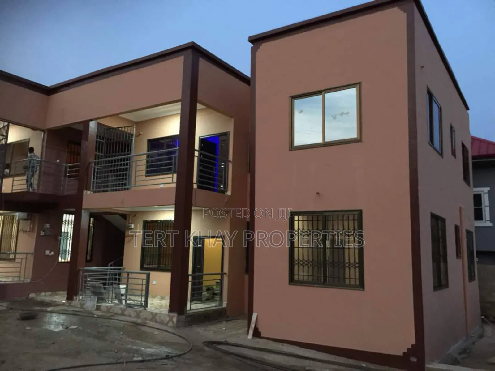 6bdrm Apartment in Comet'S, Kwabenya for sale