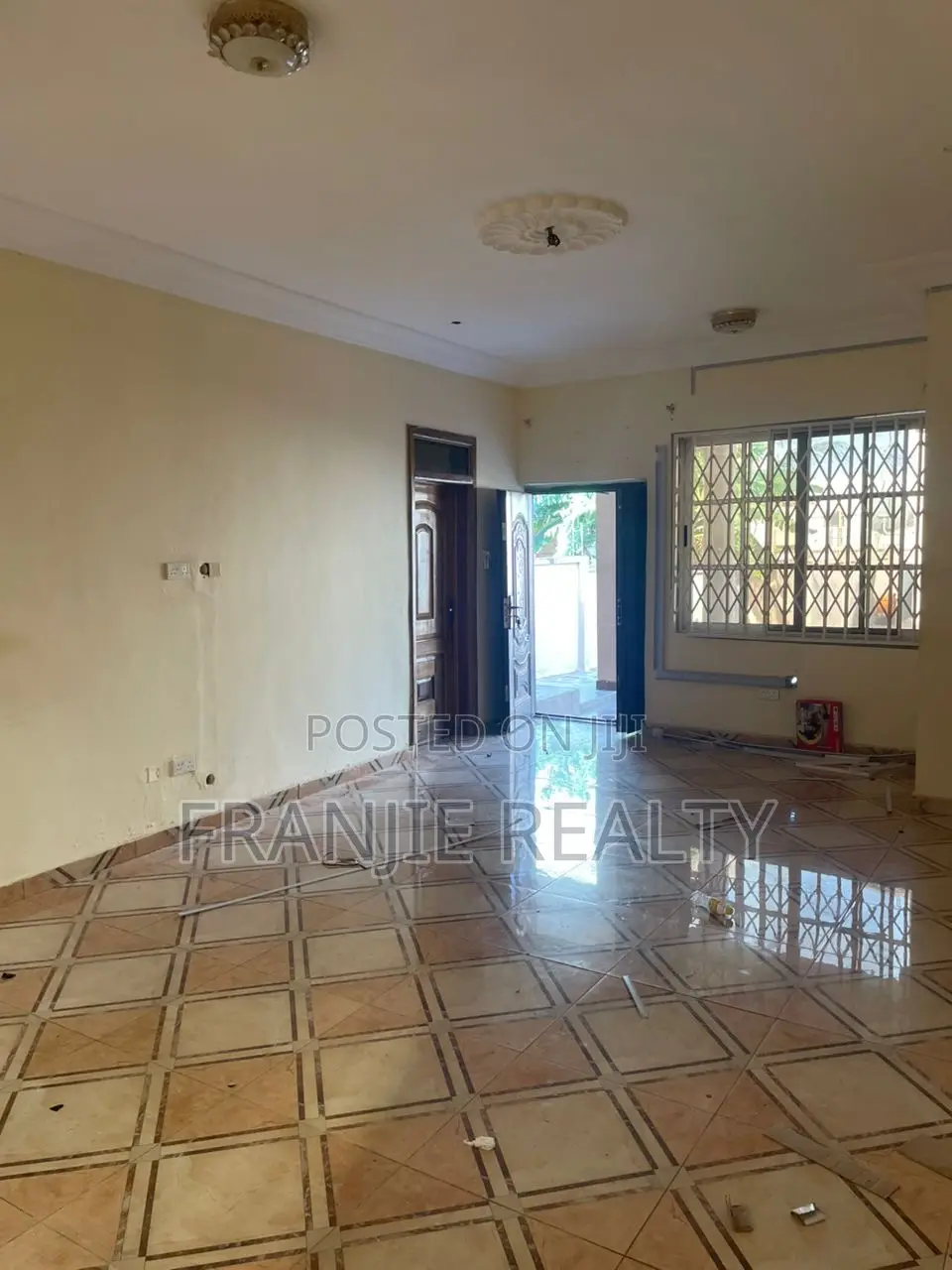 3bdrm Apartment in Franjie Realty, West Hills Mall Area for rent