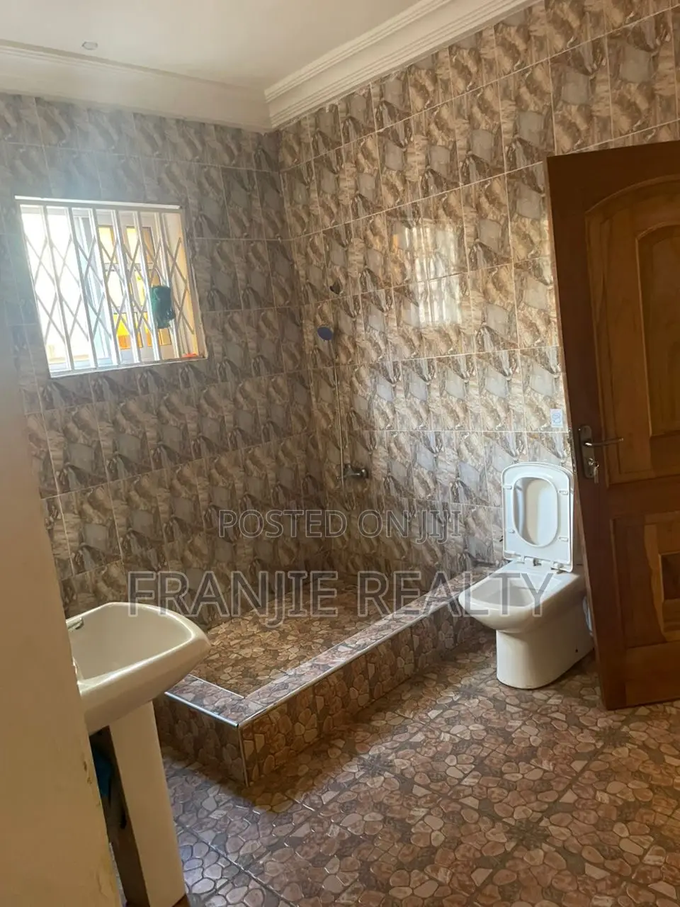 3bdrm Apartment in Franjie Realty, West Hills Mall Area for rent