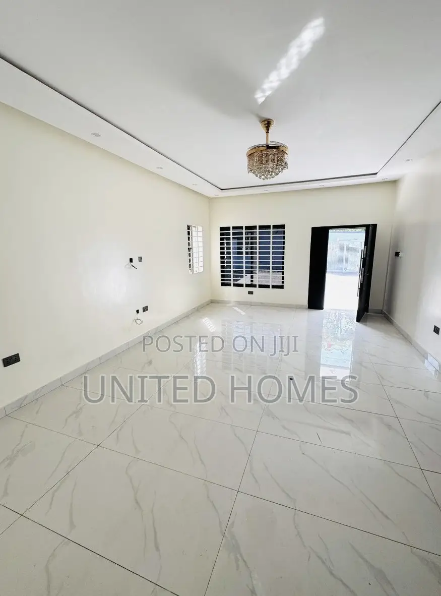 3bdrm House in Achimota for sale