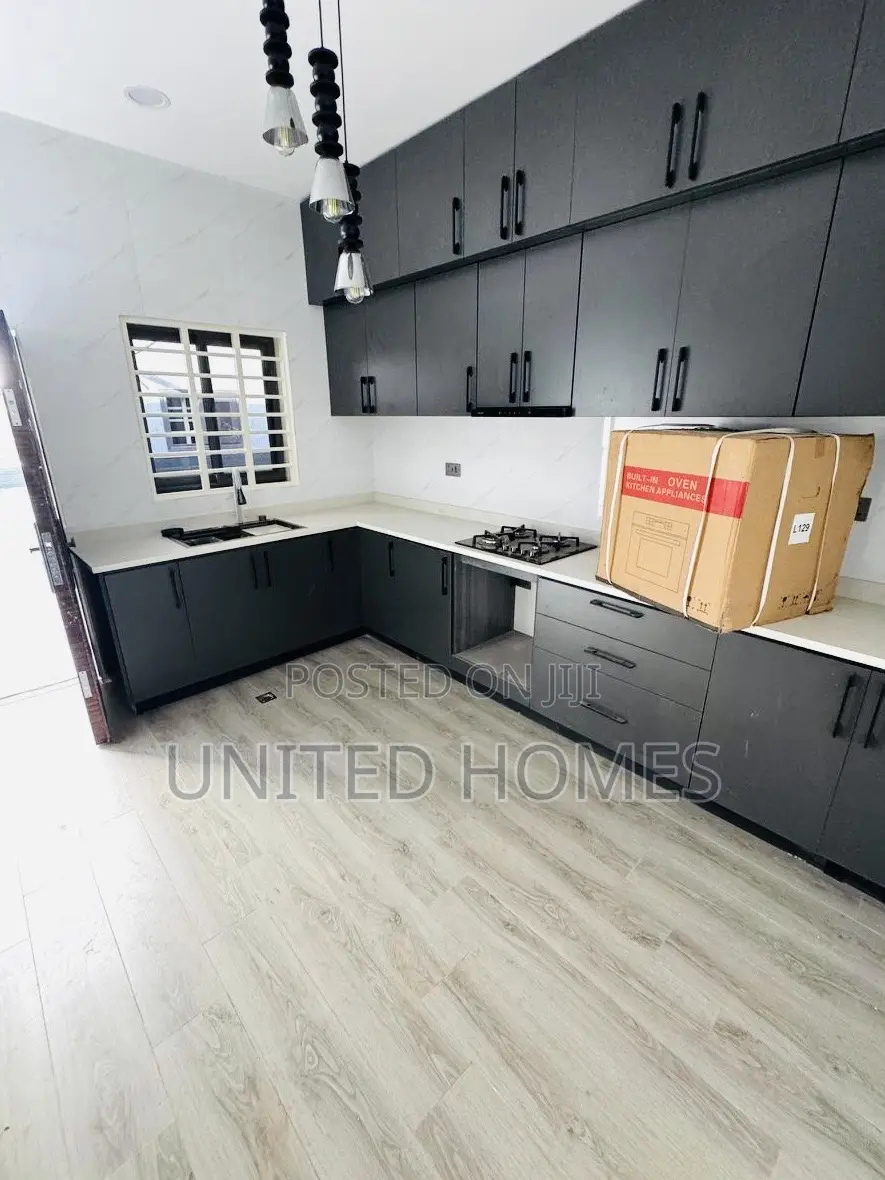3bdrm House in Achimota for sale