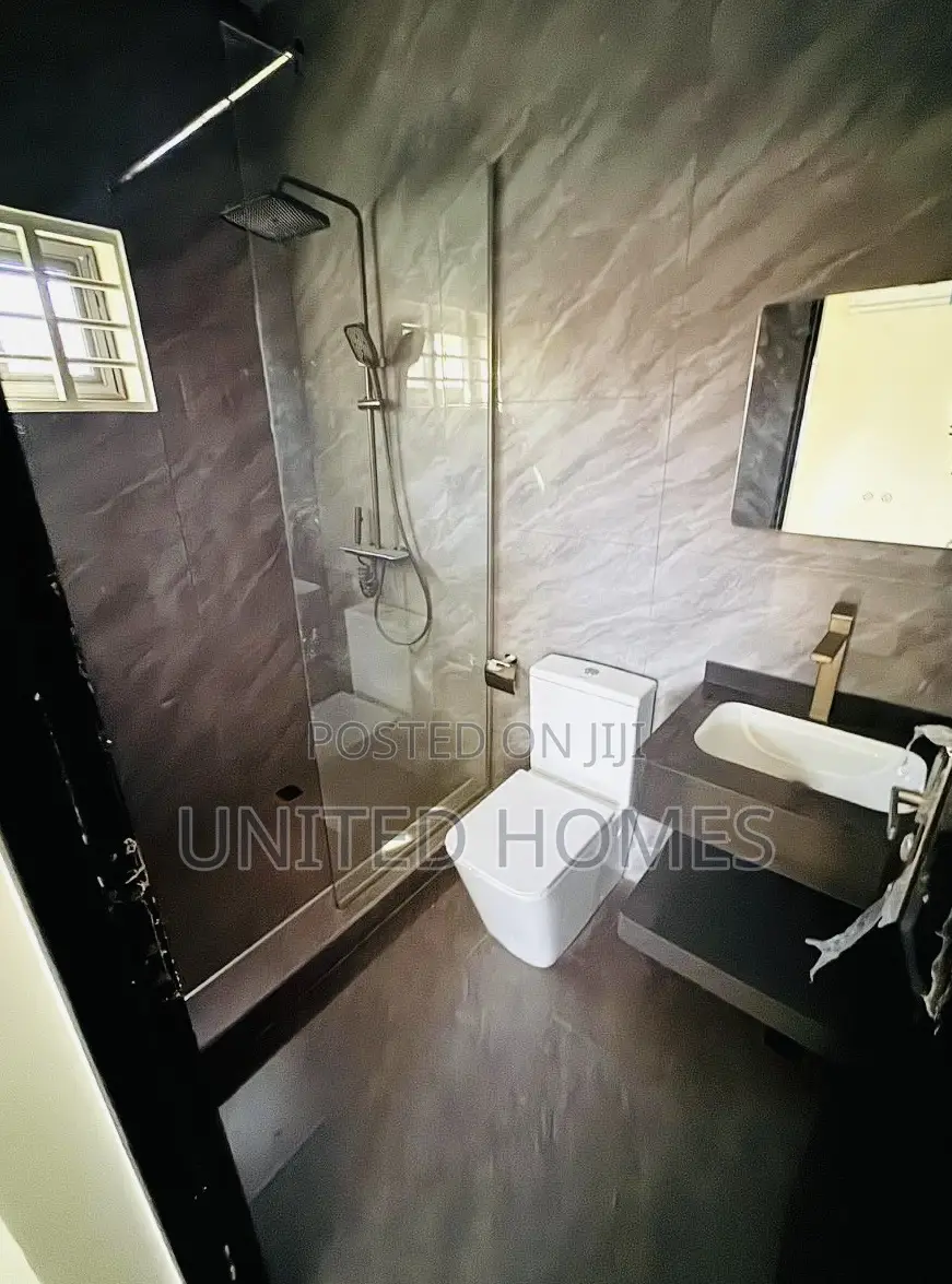 3bdrm House in Achimota for sale