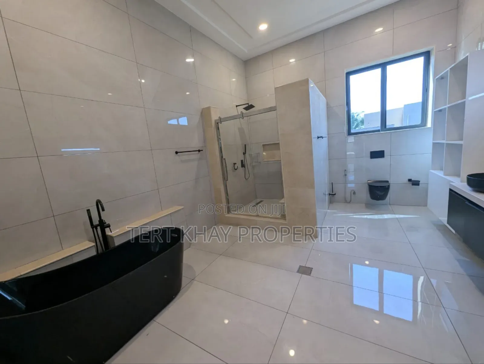 6bdrm House in East Airport, Spintex for sale