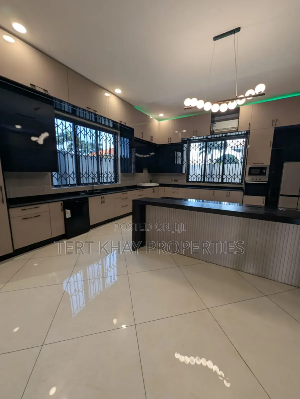 6bdrm House in East Airport, Spintex for sale