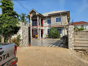 5bdrm House in Spintex, Accra Metropolitan for sale