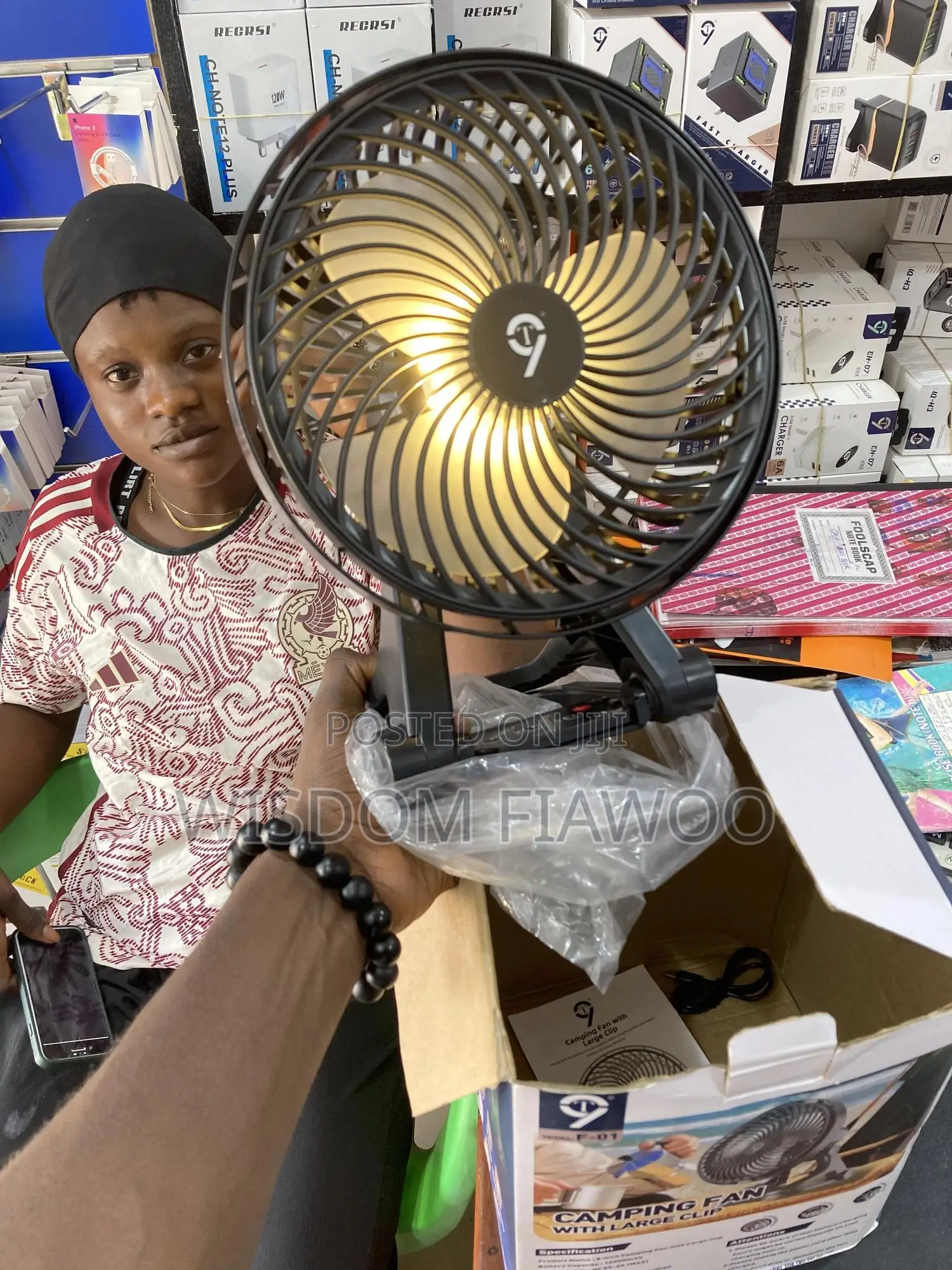 F01 Rechargeable Fan (Last for 12hours)