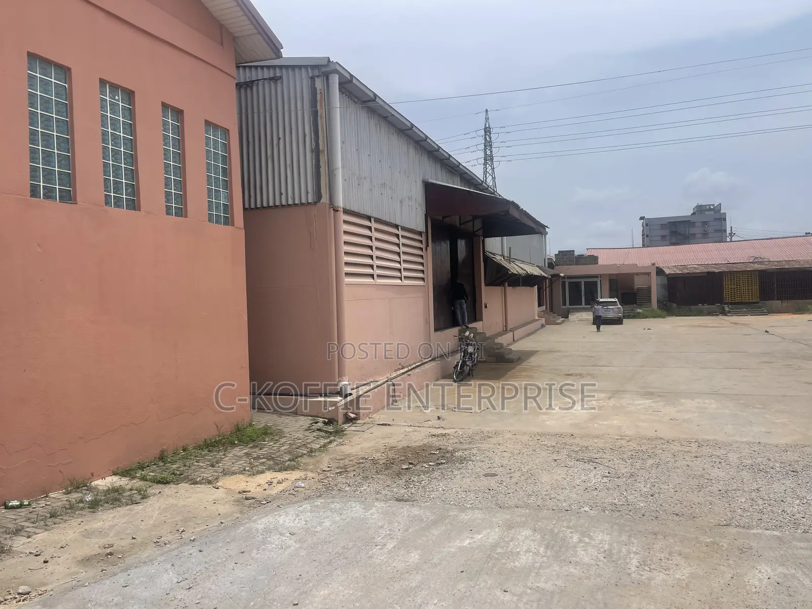 1700 SQM Warehouse + Offices at Graphics Road for Rent