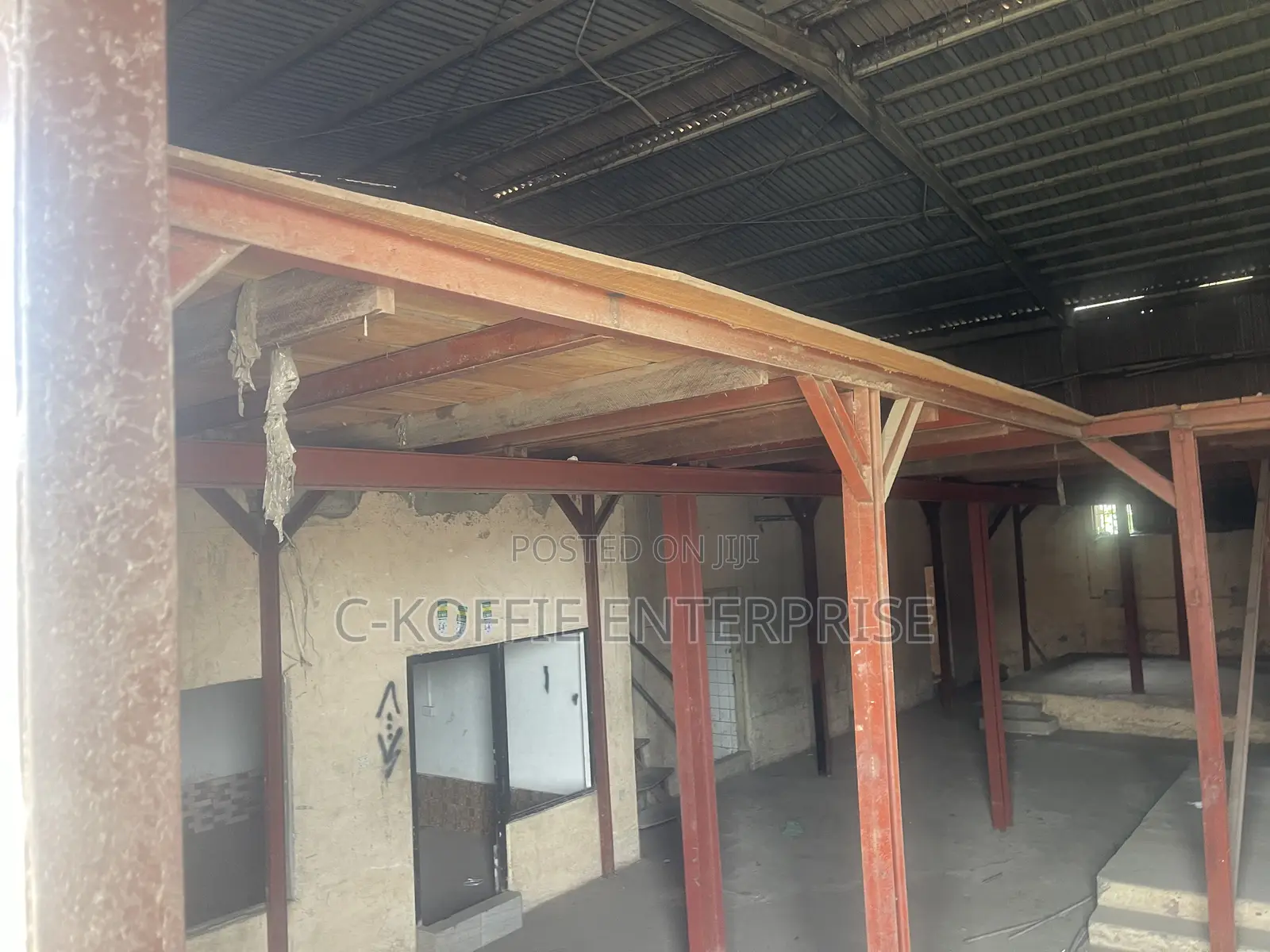 1700 SQM Warehouse + Offices at Graphics Road for Rent