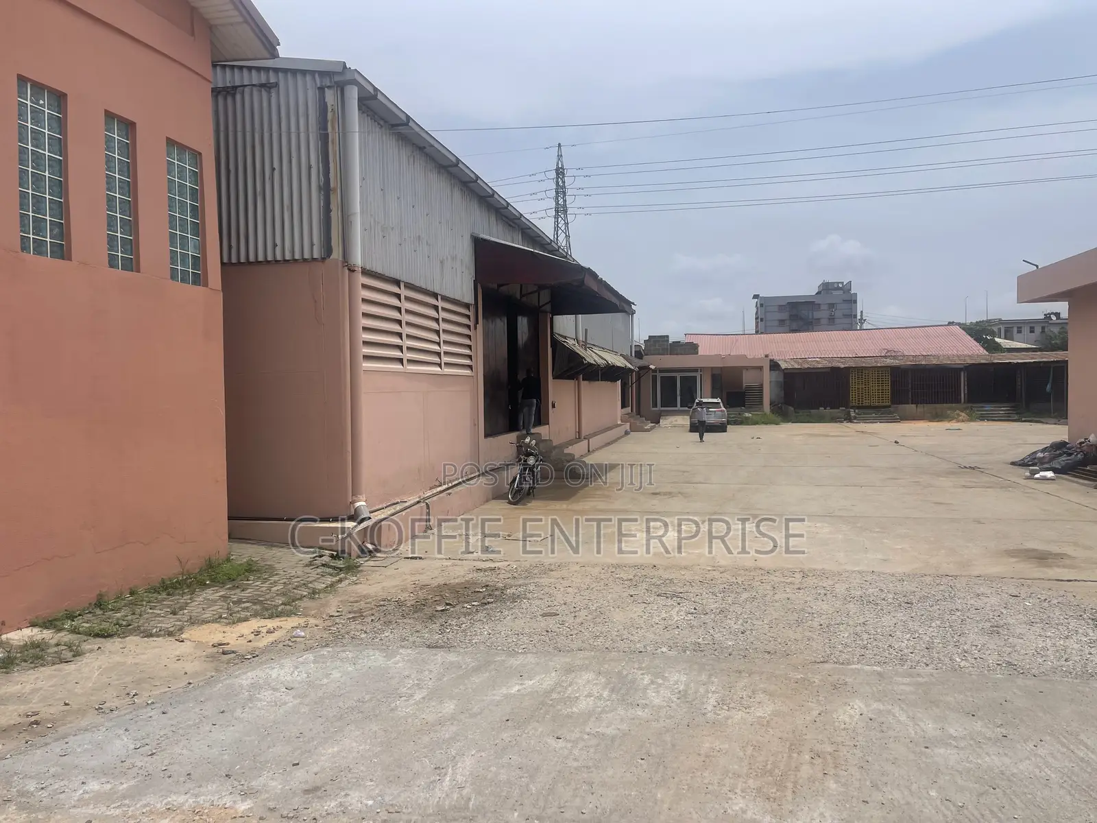 1700 SQM Warehouse + Offices at Graphics Road for Rent