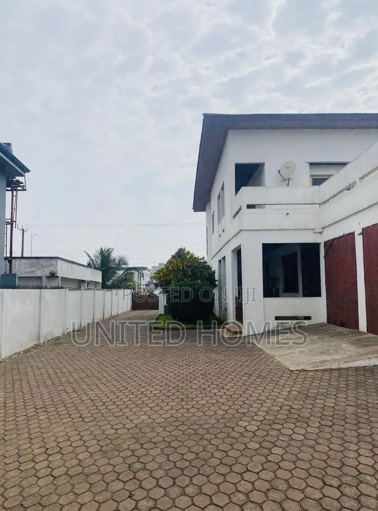 7bdrm House in Achimota for sale