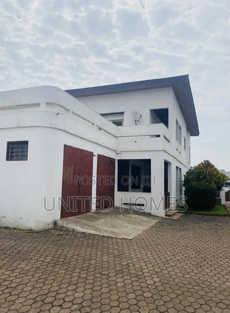 7bdrm House in Achimota for sale