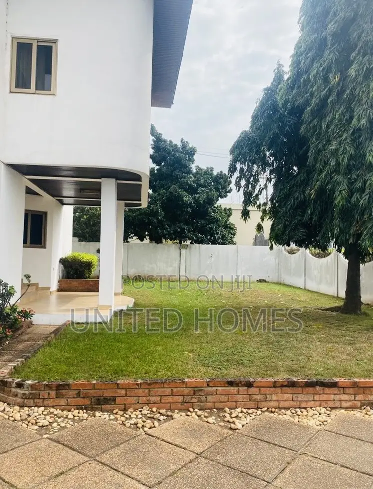 7bdrm House in Achimota for sale