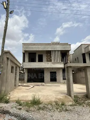 4bdrm Townhouse/Terrace in Good Link Estate, Kumasi Metropolitan
