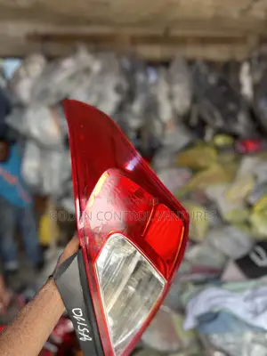 Nissan Versa 2012/2013/2014 Tail Light