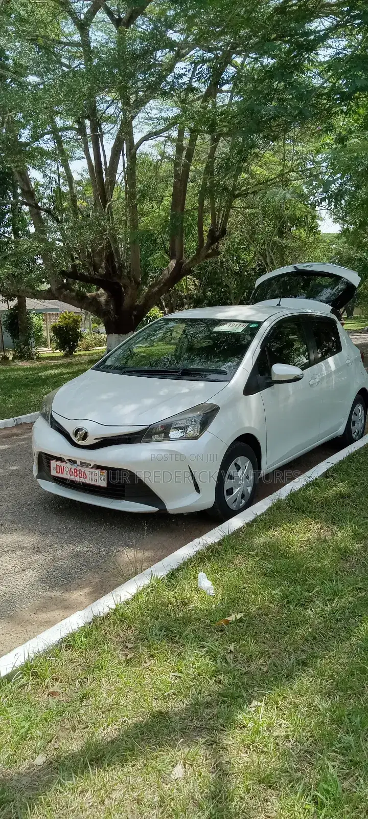 Toyota Vitz 1.0 FWD 5dr 2015 White