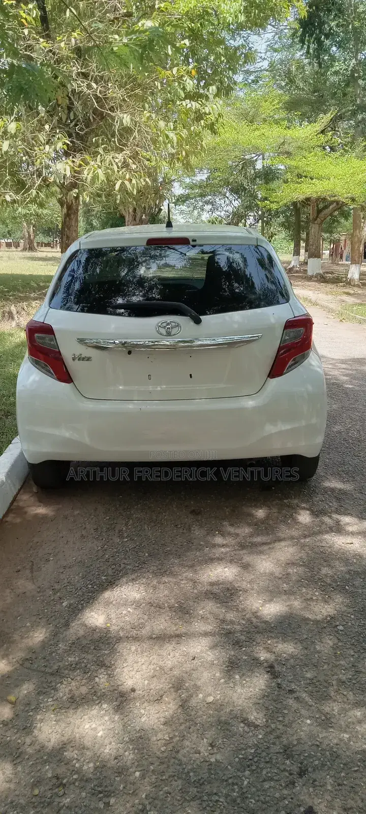 Toyota Vitz 1.0 FWD 5dr 2015 White