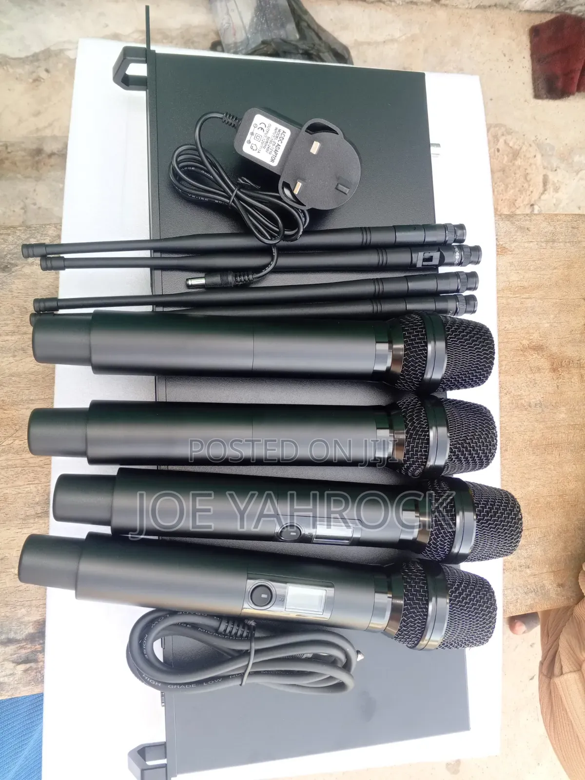 4 in 1 Cordless/Wireless Microphone