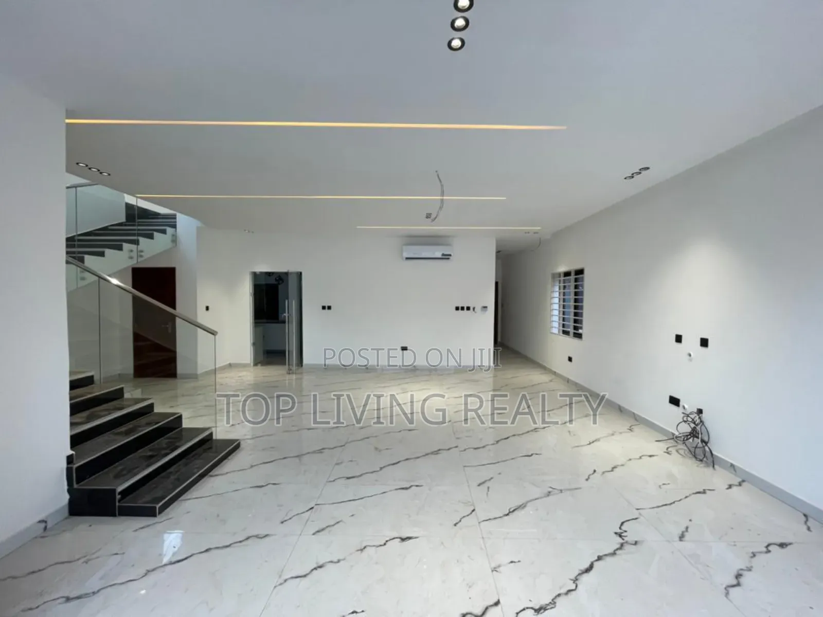 4bdrm House in Ayi Mensa, Oyarifa for sale