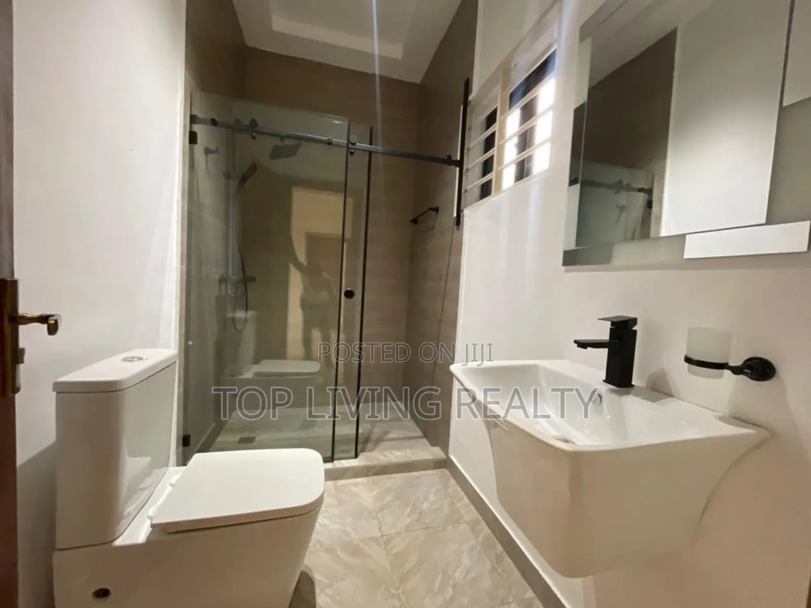 4bdrm House in Ayi Mensa, Oyarifa for sale