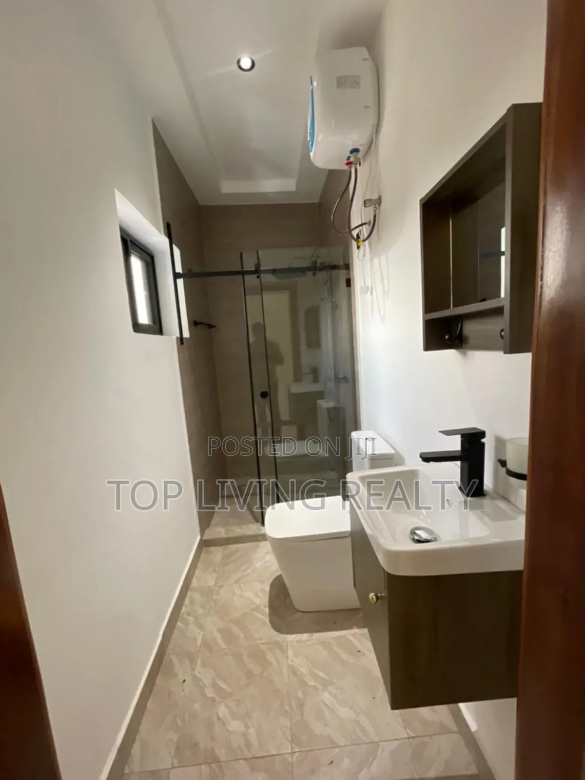 4bdrm House in Ayi Mensa, Oyarifa for sale